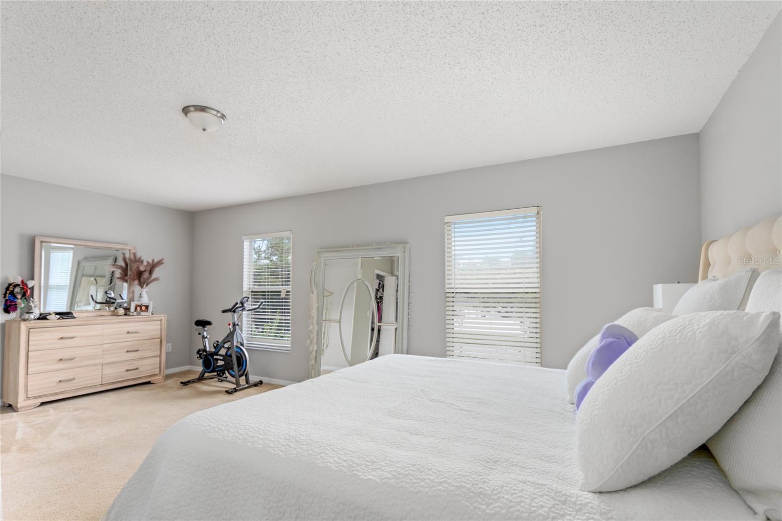 Image 17 of 30 For 8415 Edgewater Place Boulevard