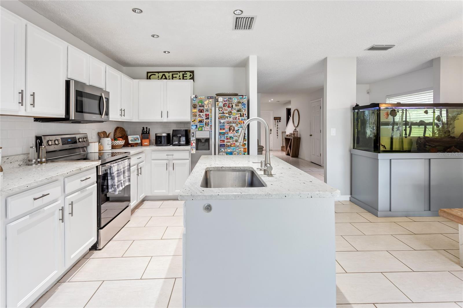 Image 8 of 30 For 8415 Edgewater Place Boulevard