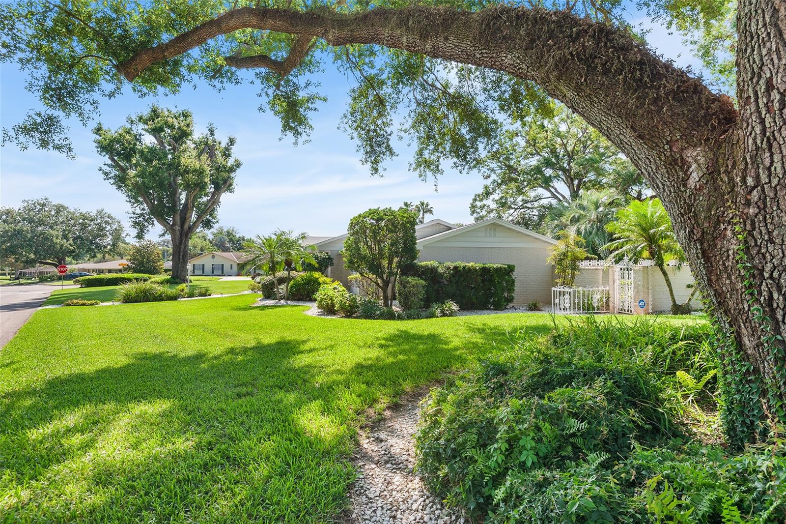 Image 16 of 92 For 2110 Reaney Road