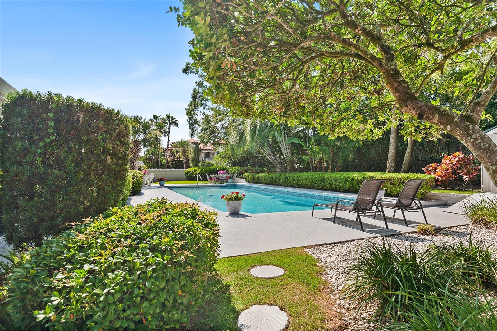 Image 5 of 92 For 2110 Reaney Road