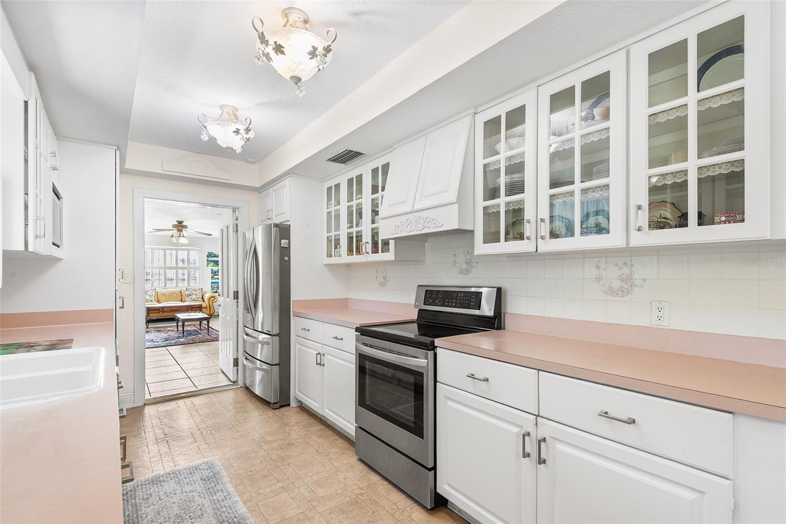 Image 51 of 92 For 2110 Reaney Road