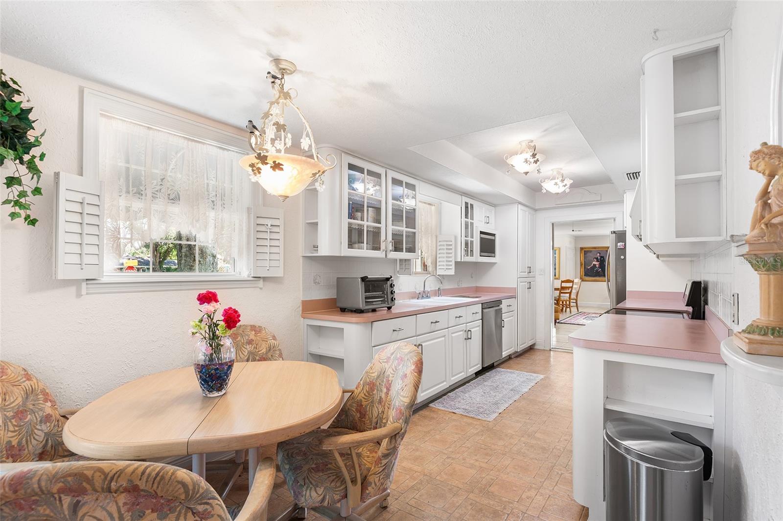 Image 53 of 92 For 2110 Reaney Road