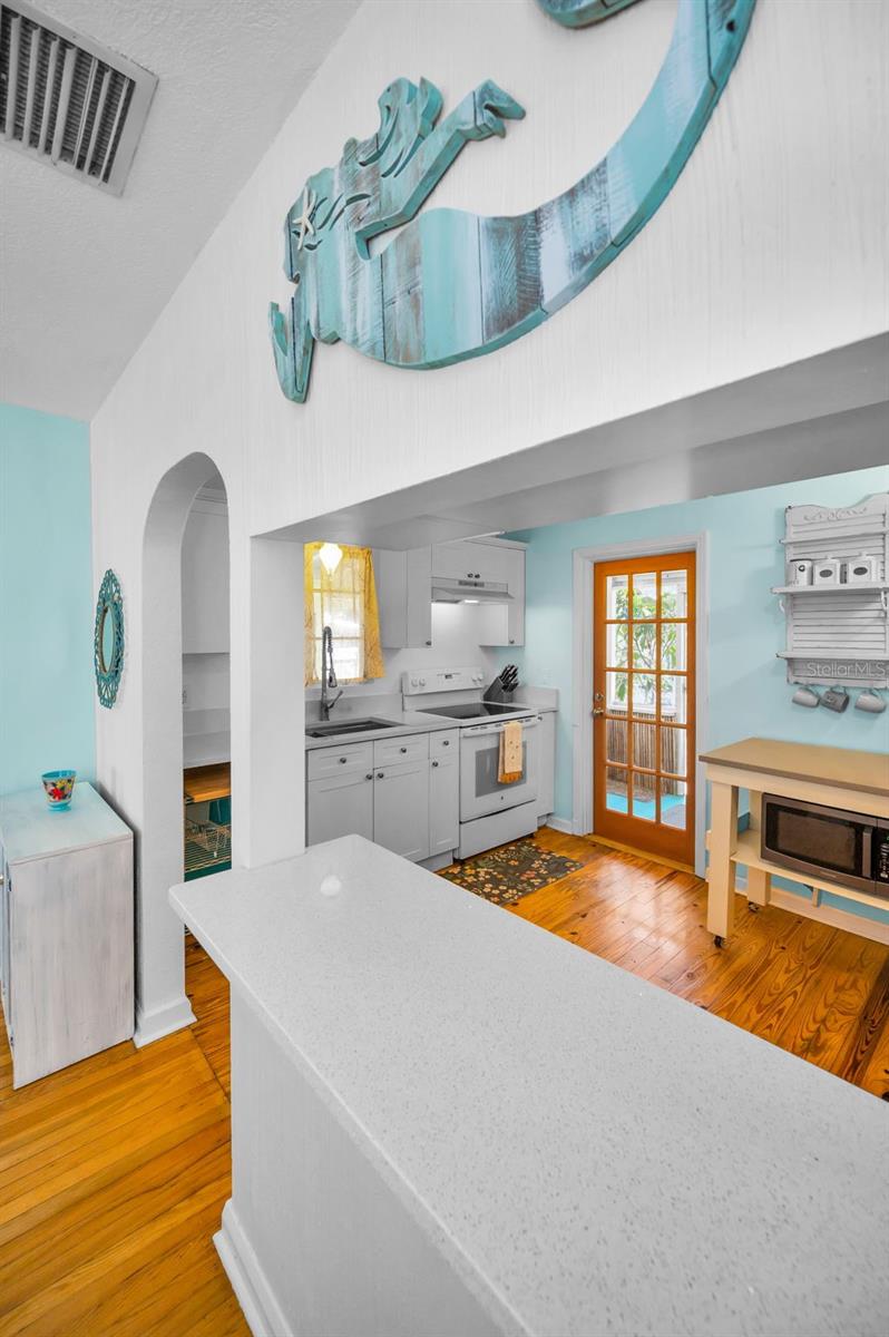 Listing photo id 22 for 420 Roanoke Street