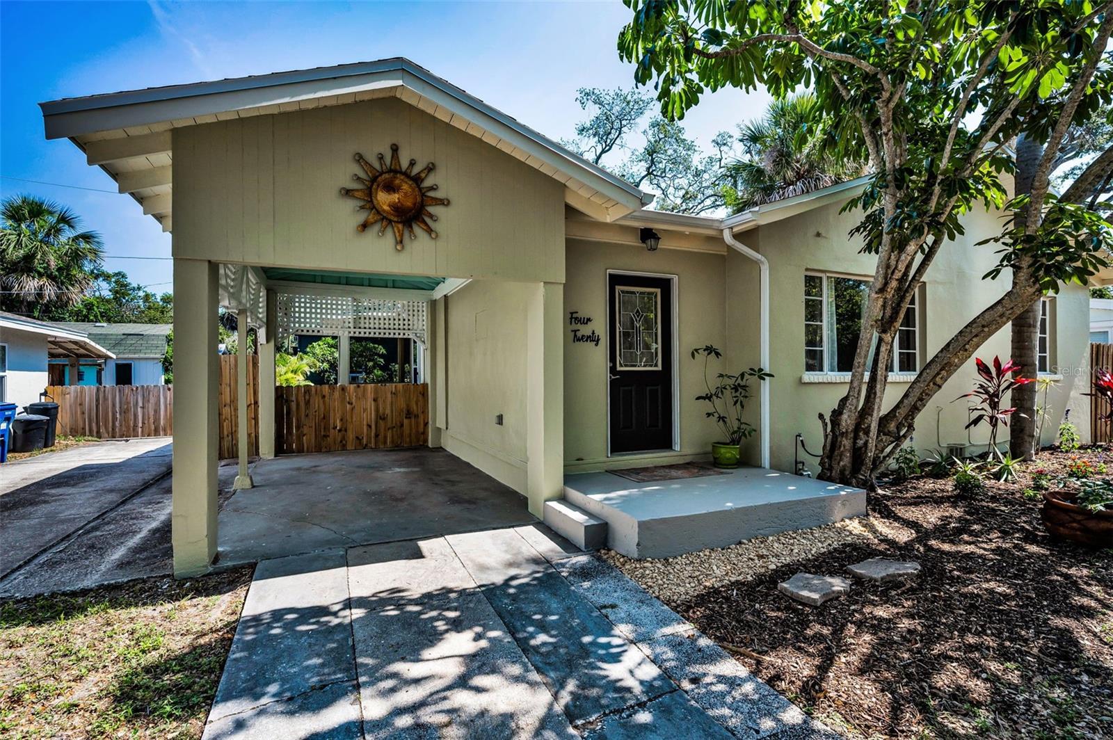 Listing photo id 1 for 420 Roanoke Street