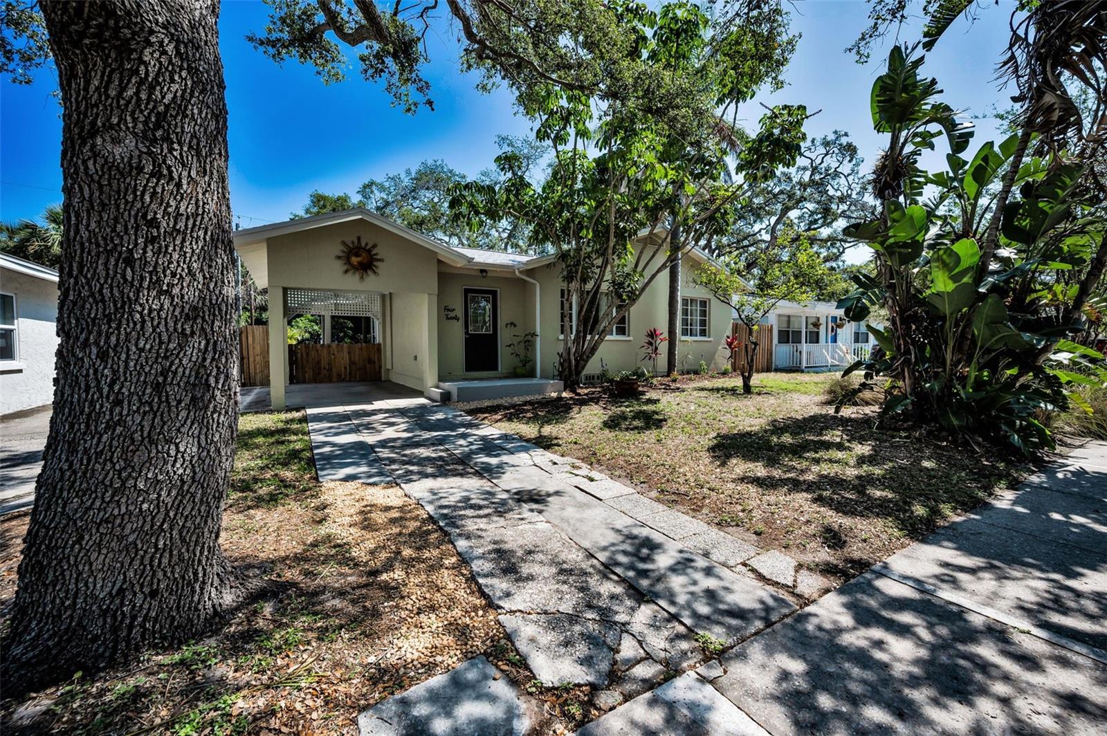 Listing photo id 2 for 420 Roanoke Street