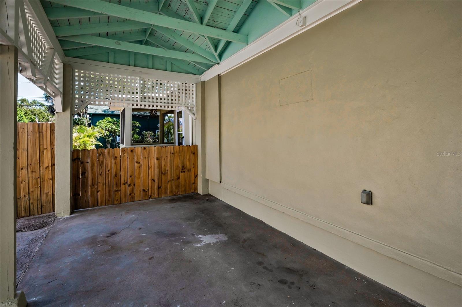 Listing photo id 3 for 420 Roanoke Street