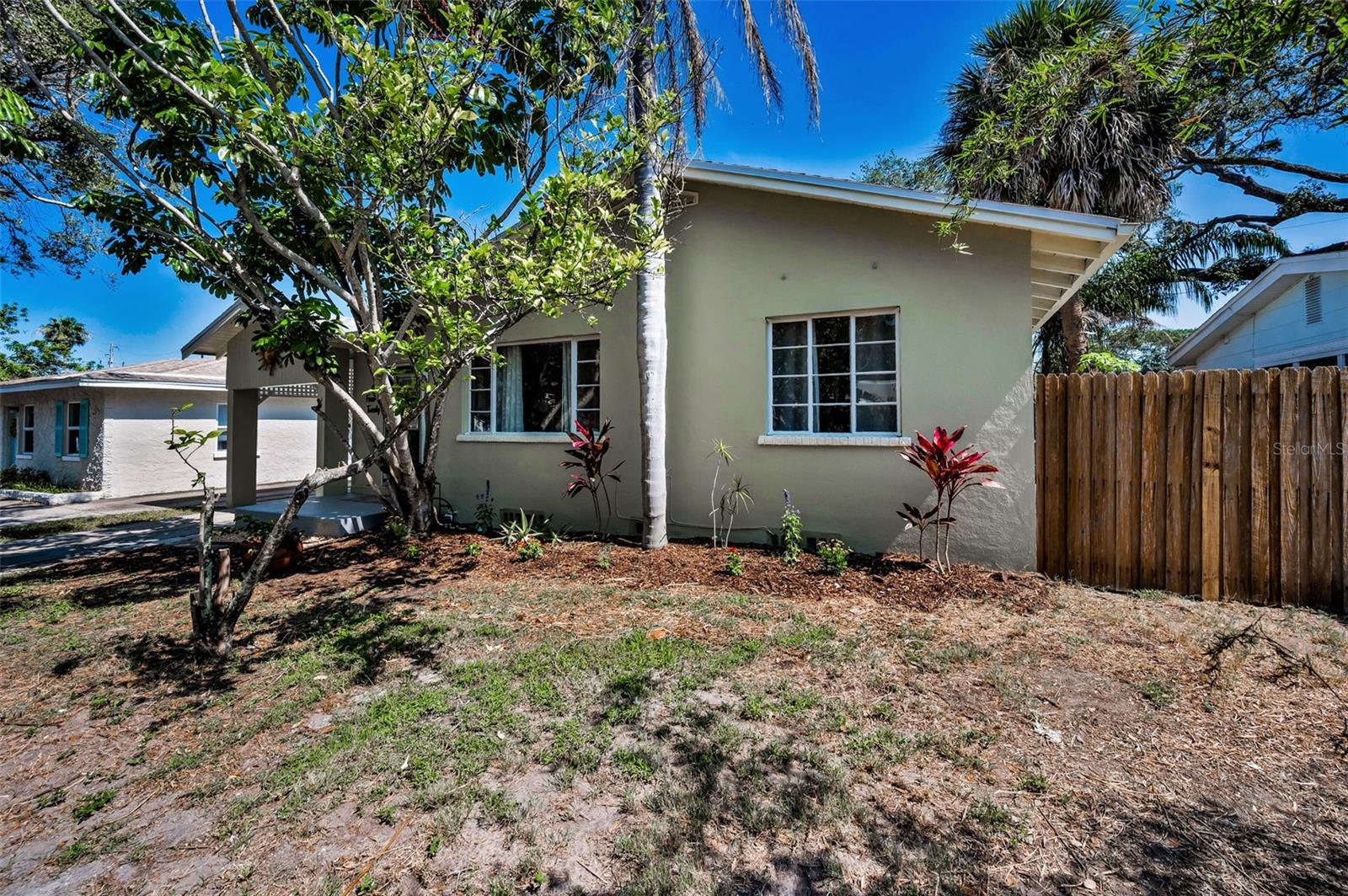 Listing photo id 5 for 420 Roanoke Street