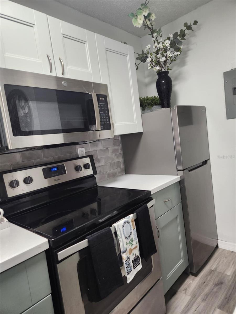 Image 10 of 27 For 1833 Bough Avenue 2