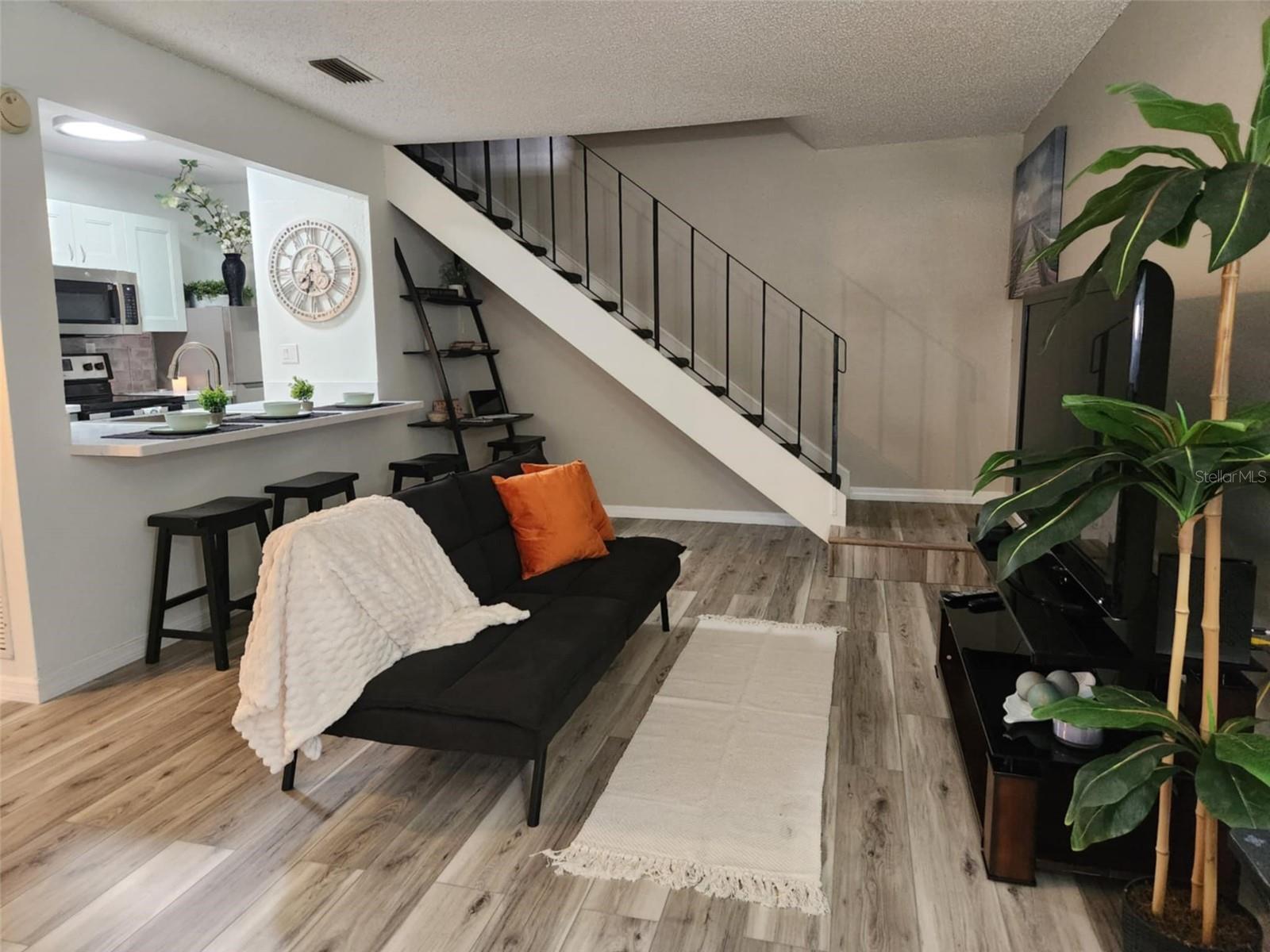 Image 2 of 27 For 1833 Bough Avenue 2