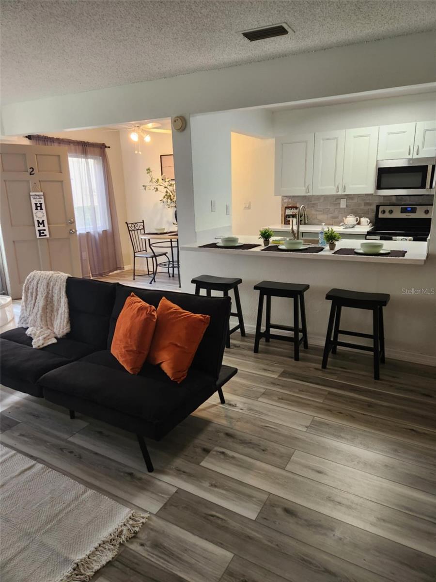 Image 4 of 27 For 1833 Bough Avenue 2
