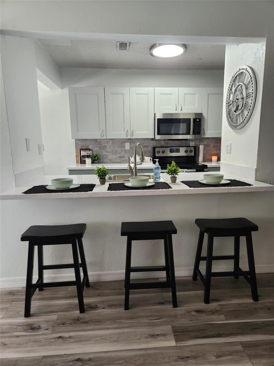 Image 5 of 27 For 1833 Bough Avenue 2