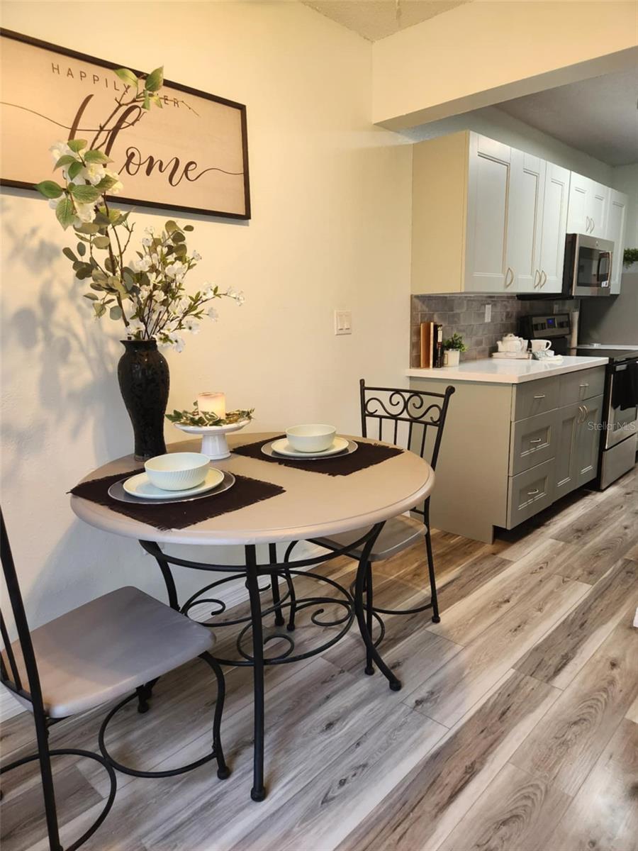 Image 8 of 27 For 1833 Bough Avenue 2