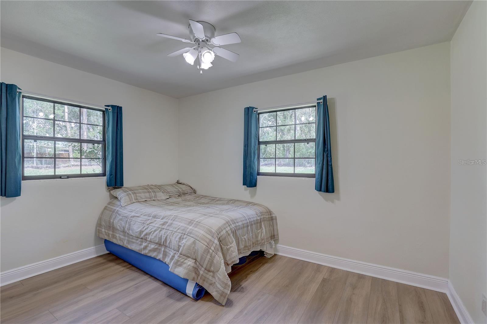 Listing photo id 17 for 5201 Jasmine Lane