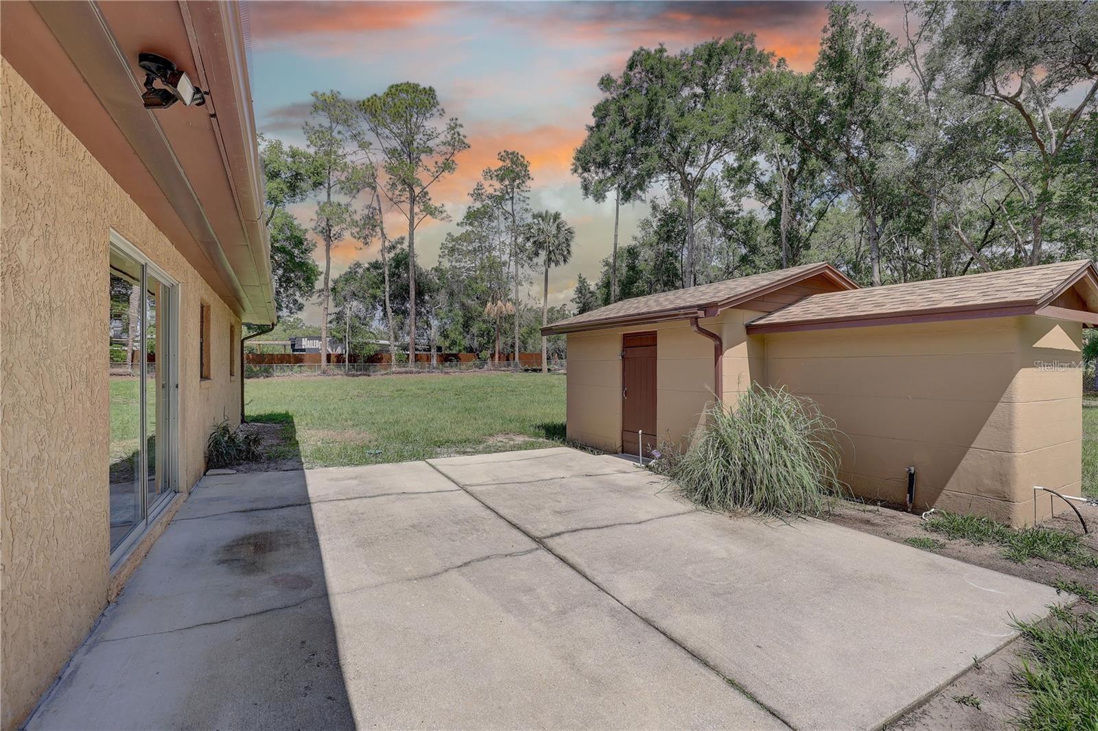 Listing photo id 26 for 5201 Jasmine Lane