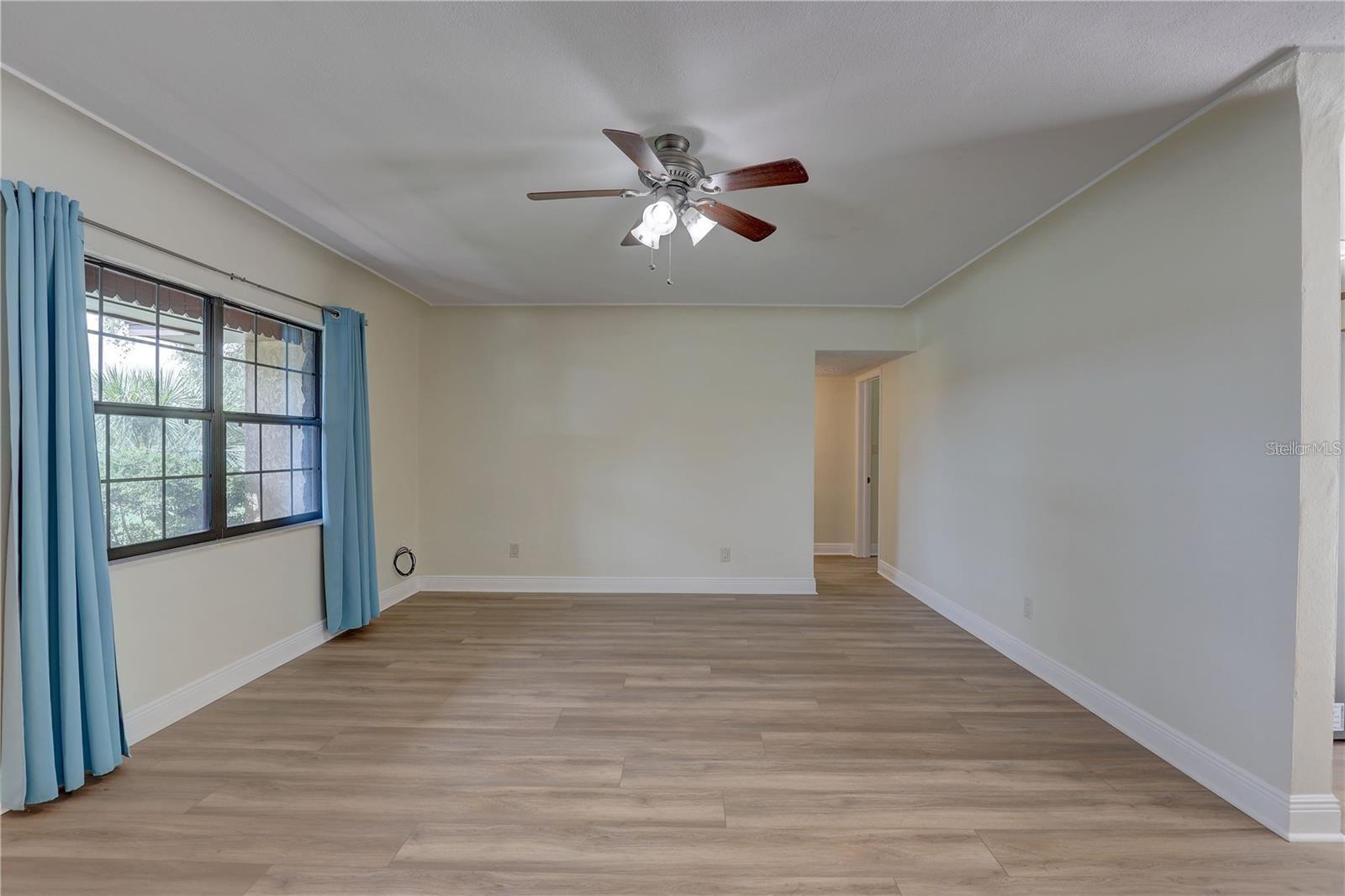 Listing photo id 5 for 5201 Jasmine Lane