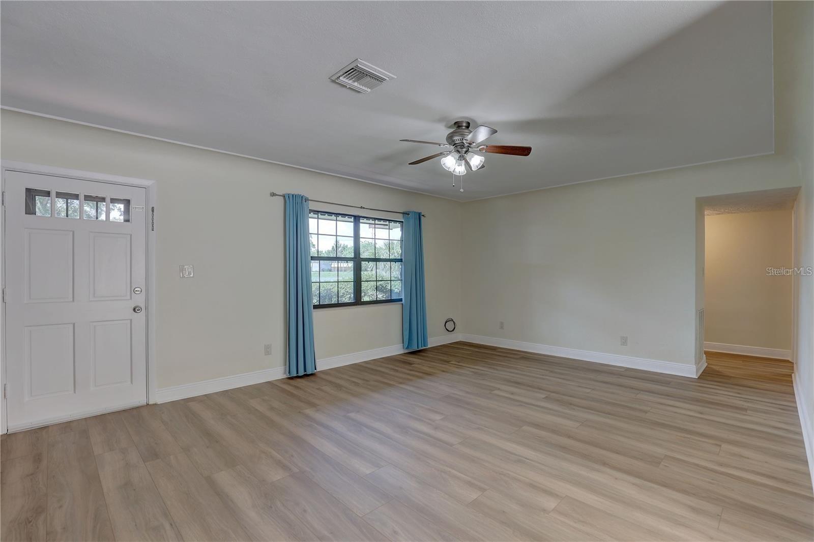 Listing photo id 6 for 5201 Jasmine Lane