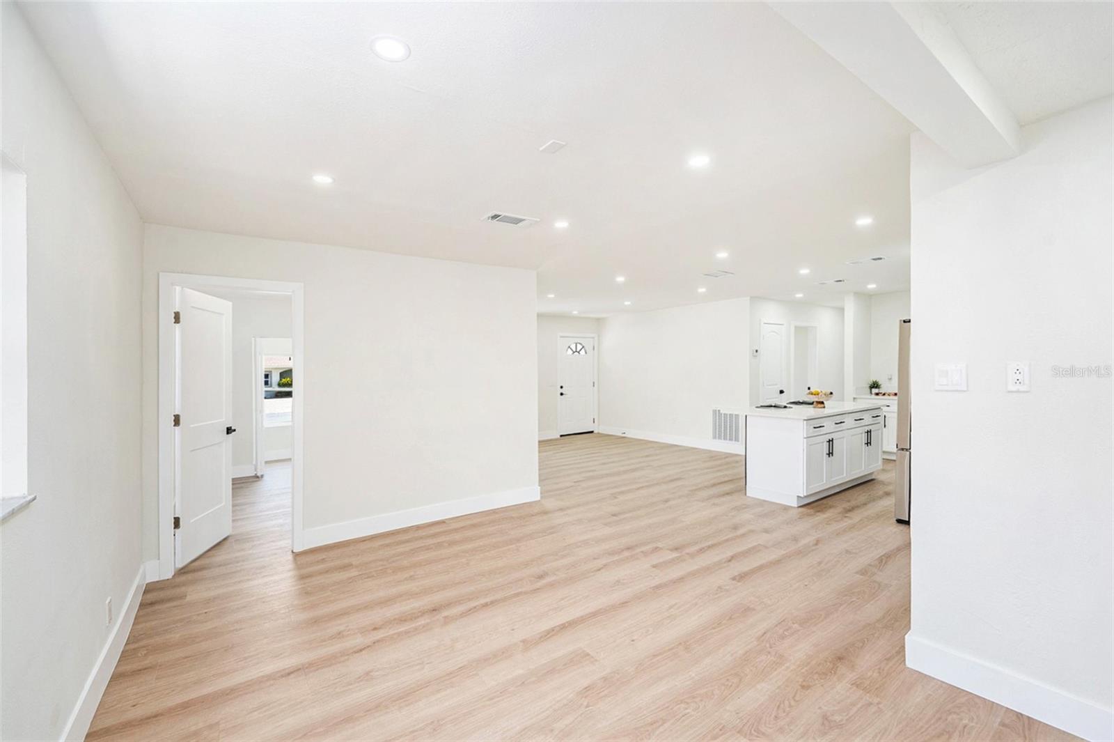 Image 18 of 41 For 4812 El Capistrano Drive