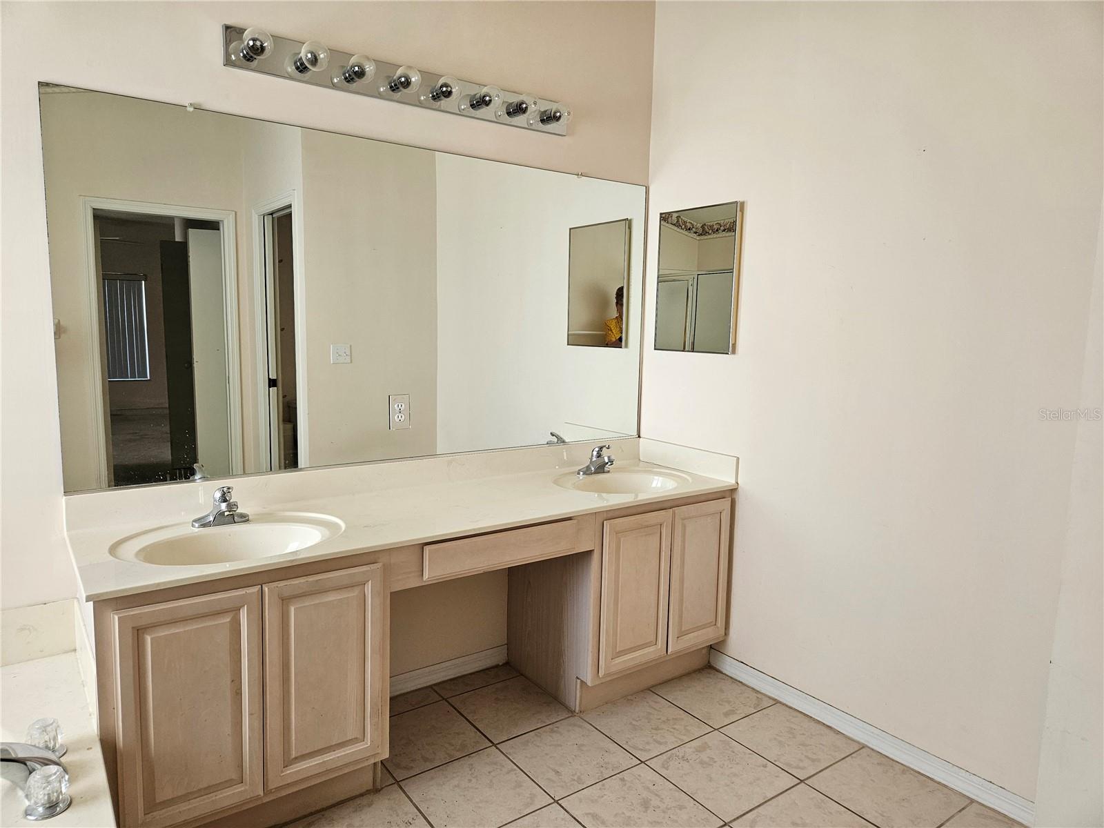 Image 21 of 47 For 2421 Del Webb Boulevard