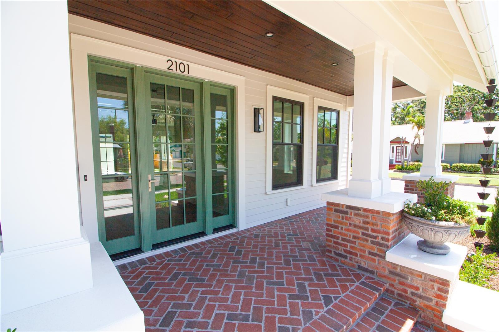 Image 11 of 79 For 2101 3rd Avenue N