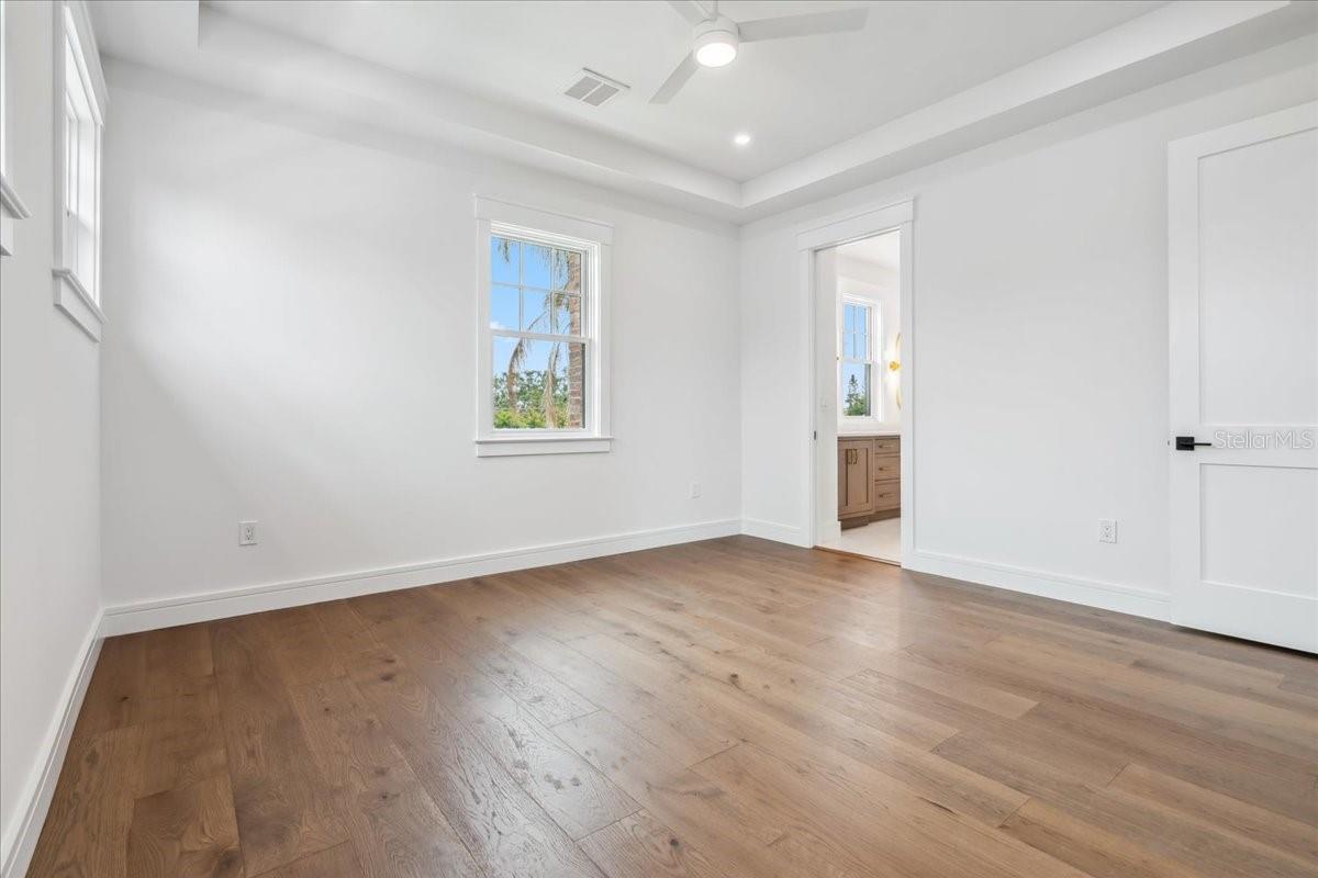 Image 35 of 79 For 2101 3rd Avenue N