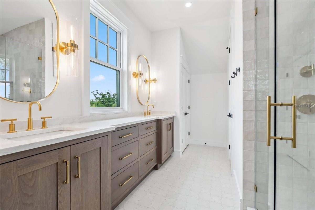 Image 37 of 79 For 2101 3rd Avenue N