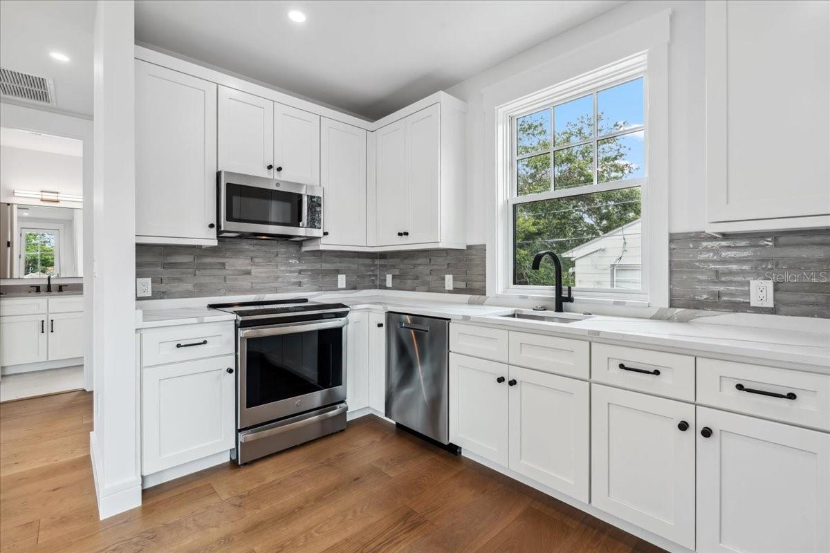 Image 66 of 79 For 2101 3rd Avenue N
