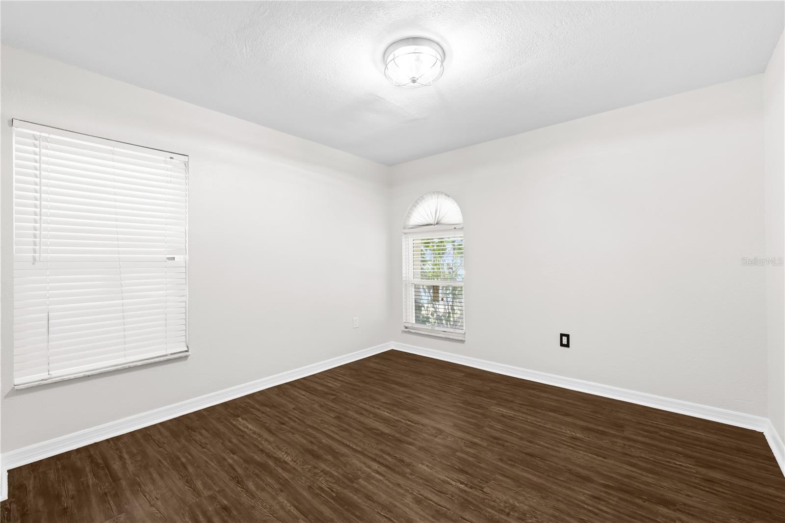 Image 18 of 30 For 10900 Livingston Drive