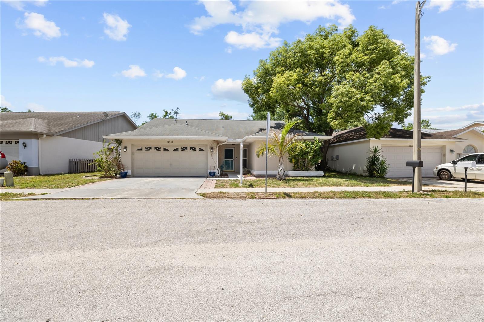 Image 2 of 30 For 10900 Livingston Drive
