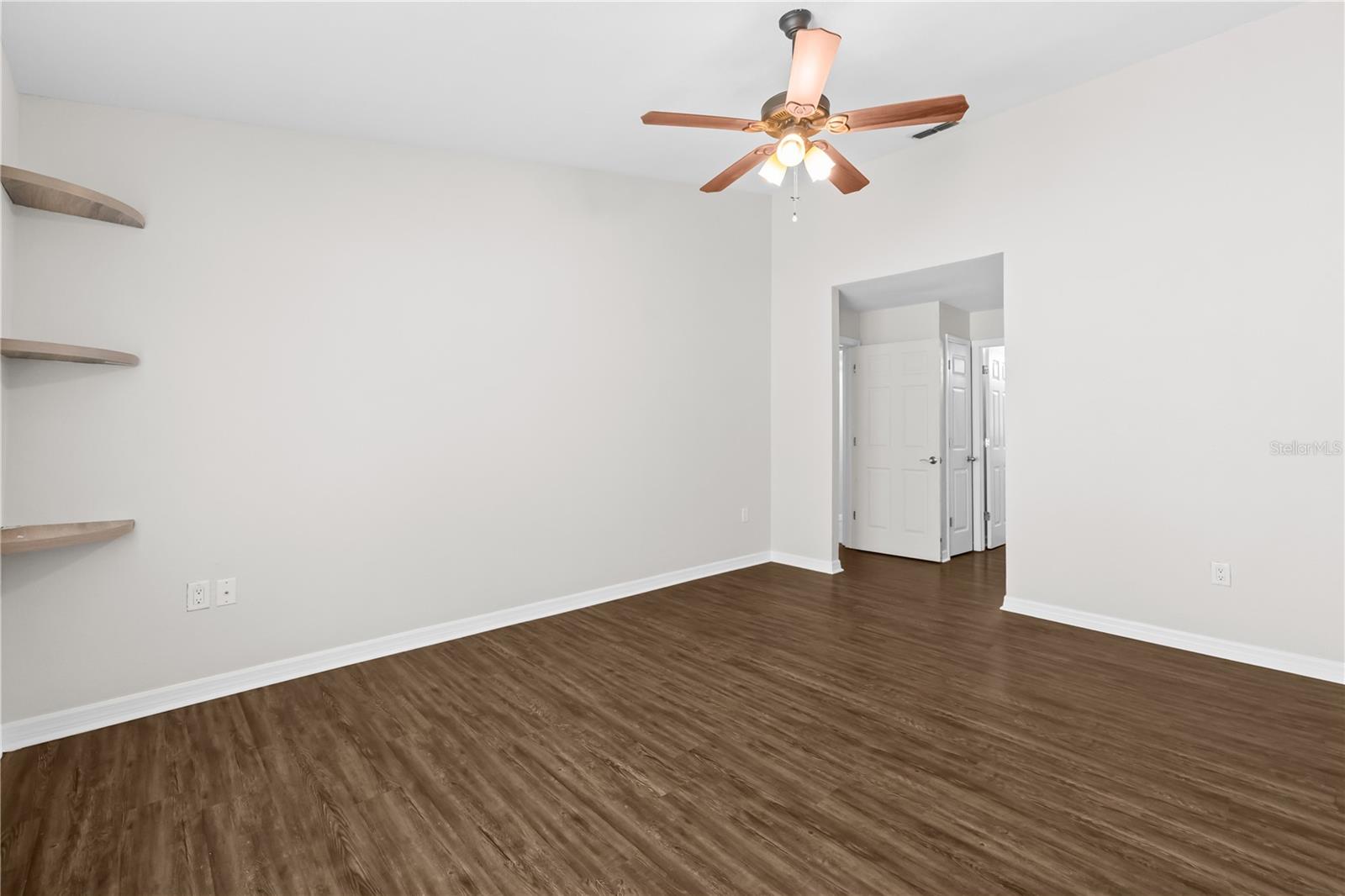 Image 21 of 30 For 10900 Livingston Drive