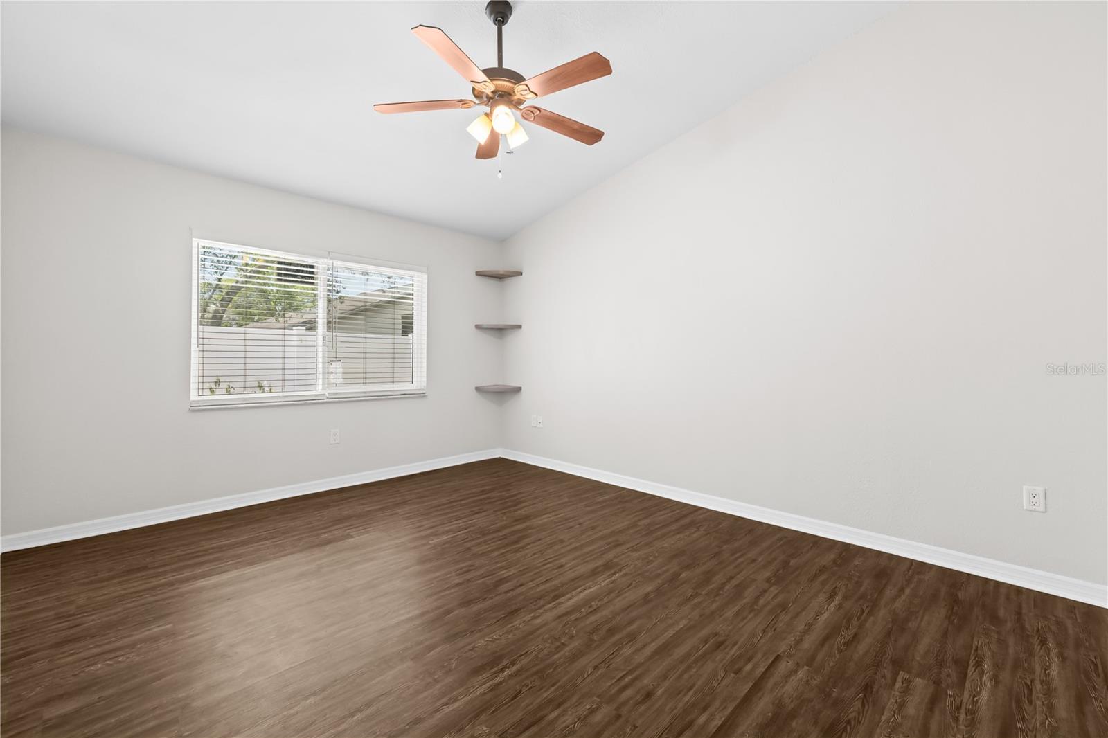 Image 23 of 30 For 10900 Livingston Drive