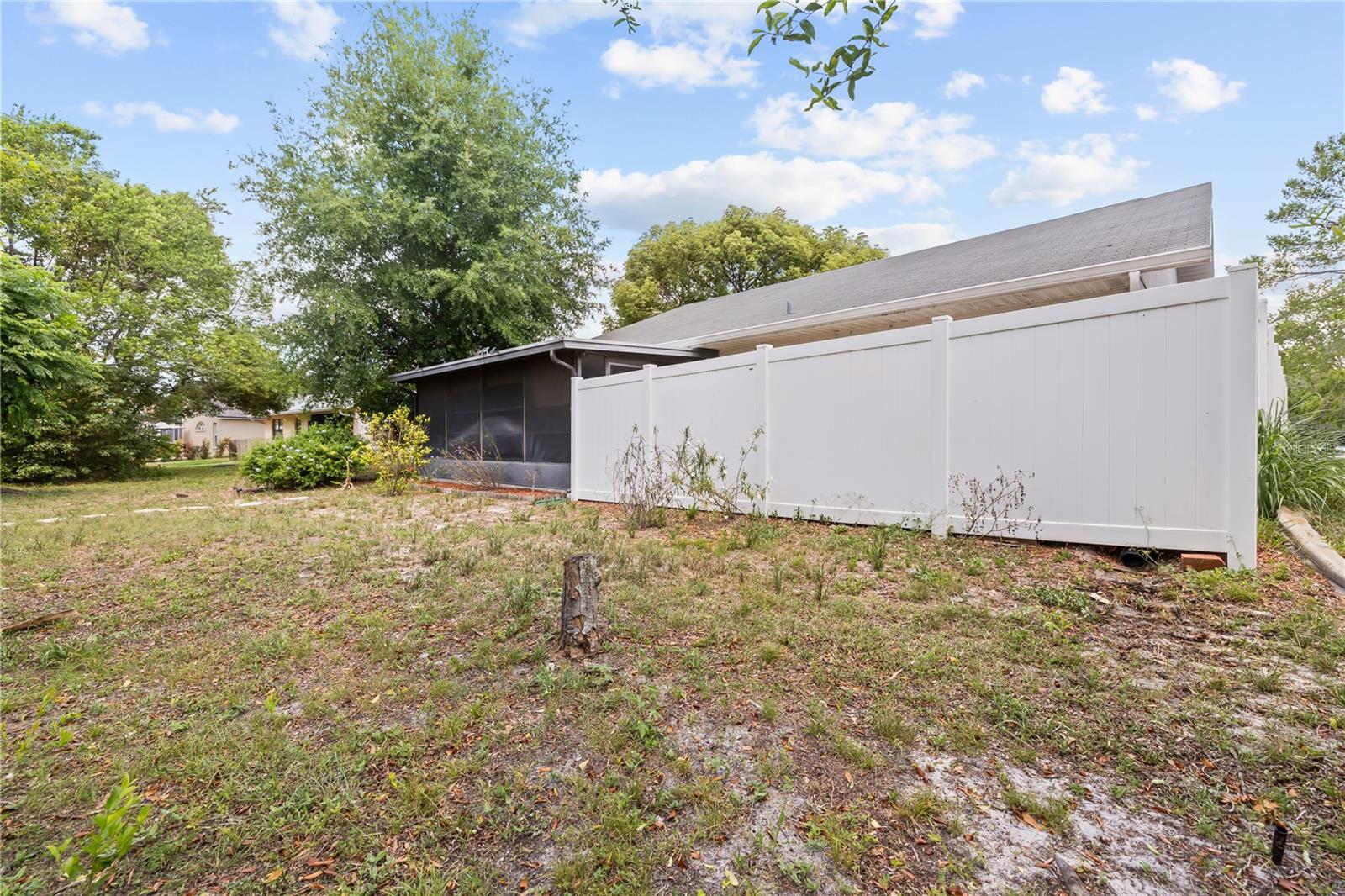 Image 24 of 30 For 10900 Livingston Drive