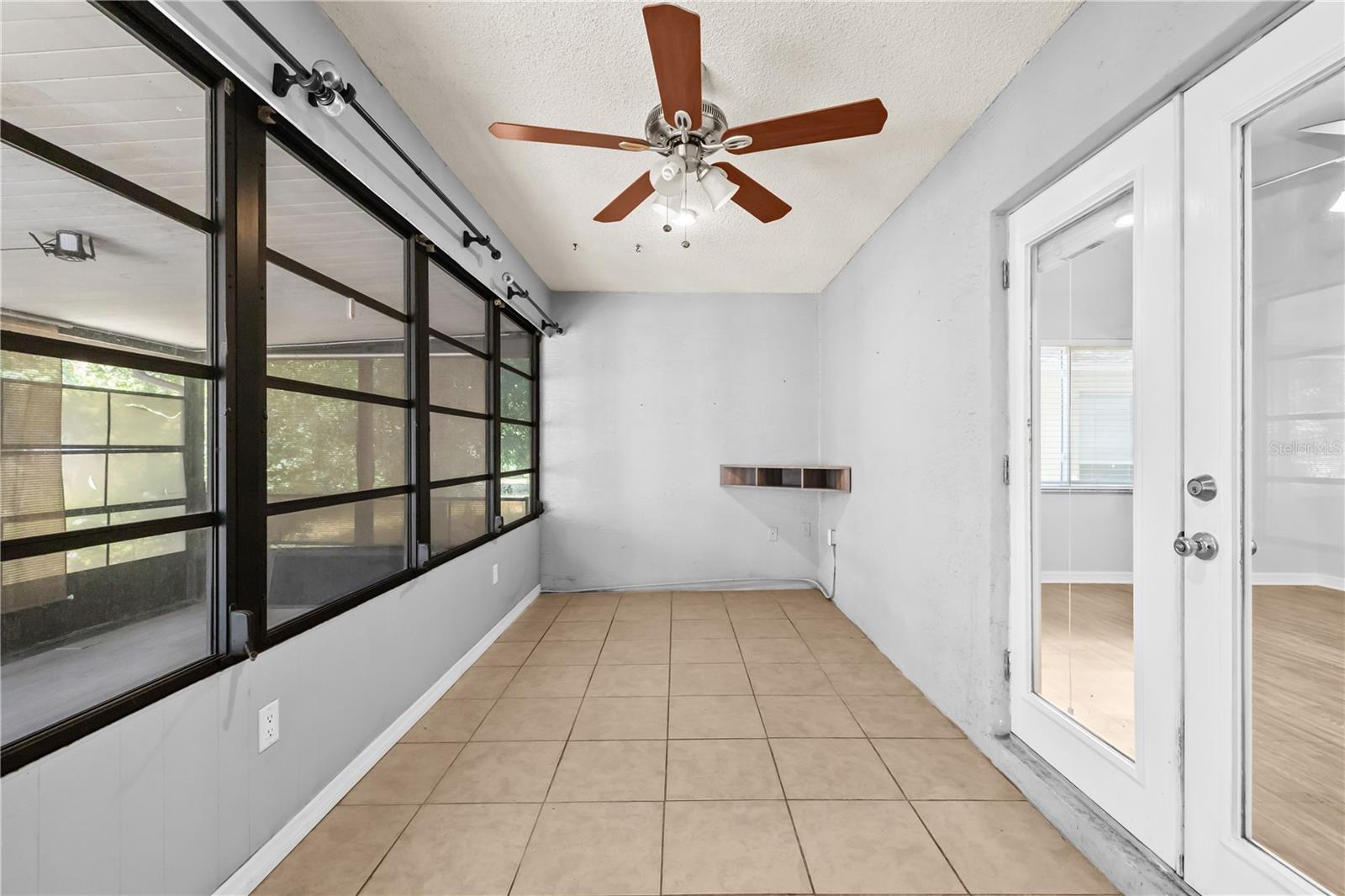 Listing photo id 29 for 10900 Livingston Drive