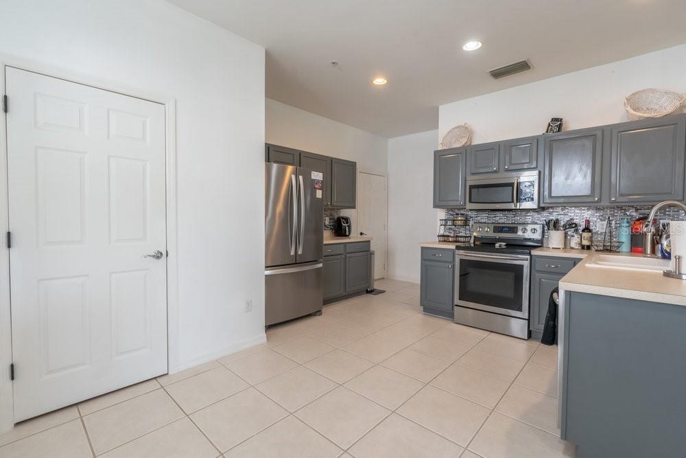 Image 10 of 31 For 15958 Marcello Circle