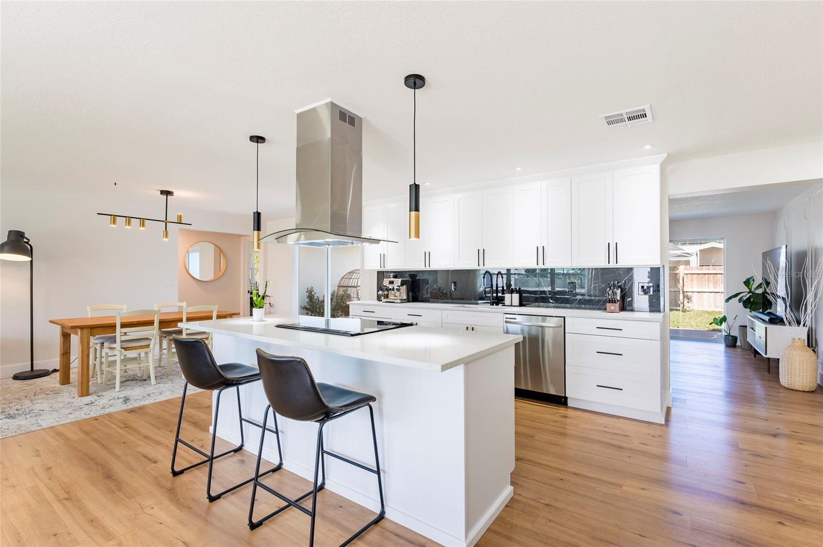 Listing photo id 8 for 14261 113th Avenue
