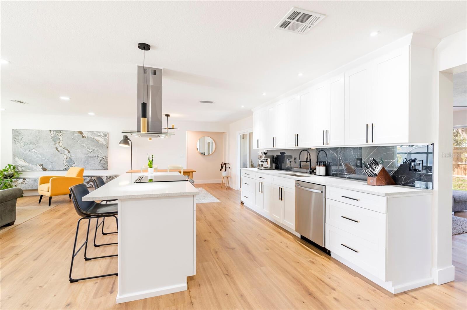 Listing photo id 9 for 14261 113th Avenue