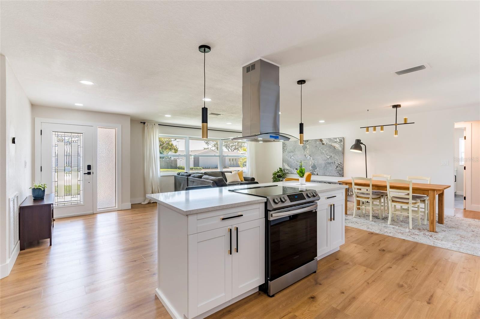 Listing photo id 10 for 14261 113th Avenue