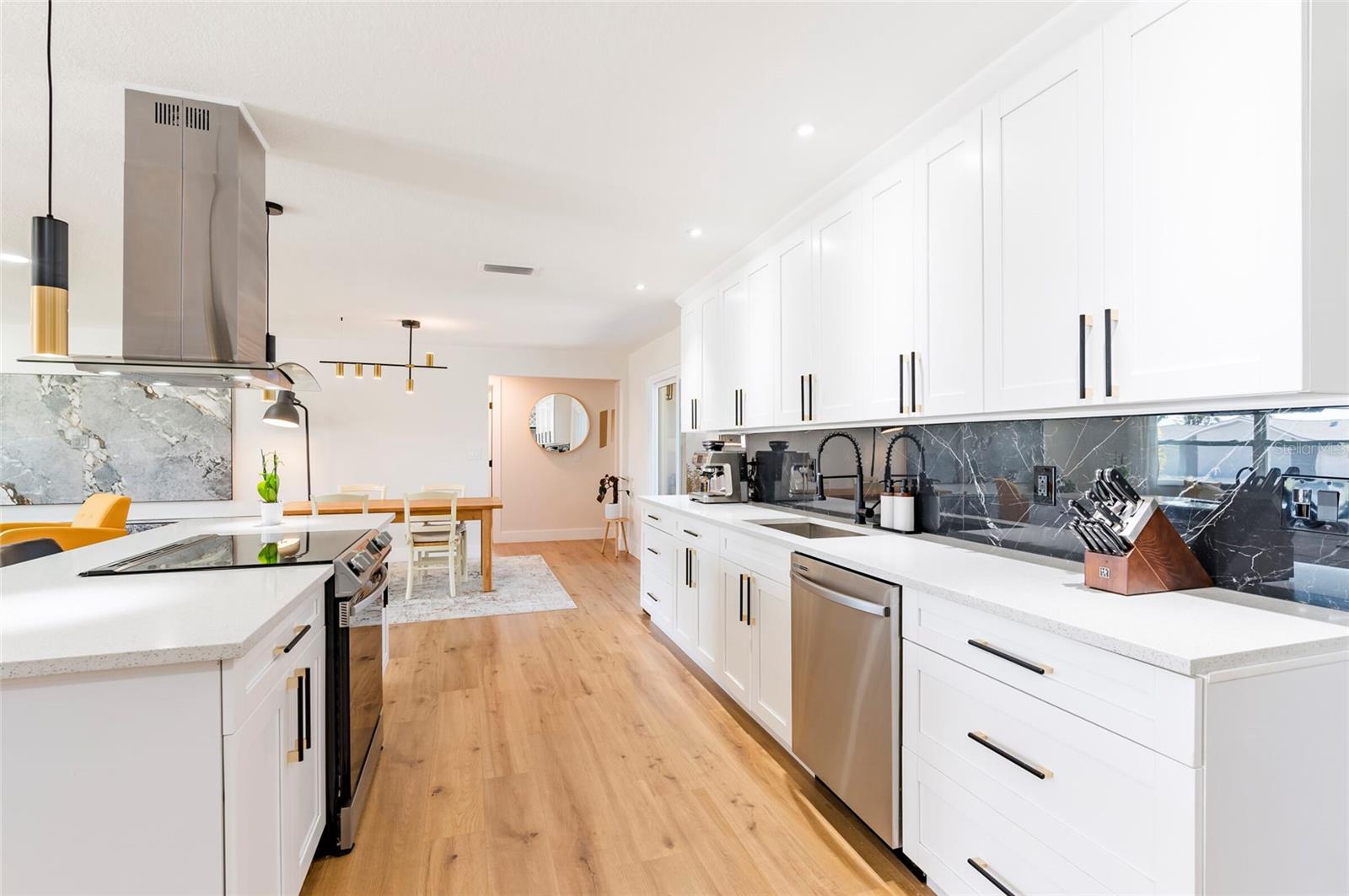 Listing photo id 11 for 14261 113th Avenue