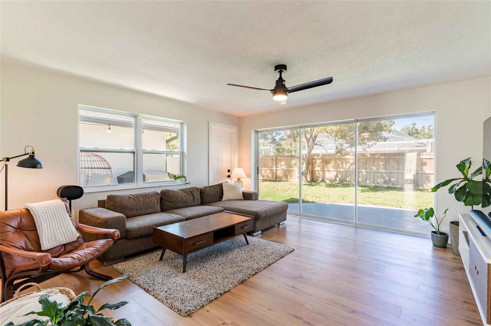 Listing photo id 15 for 14261 113th Avenue
