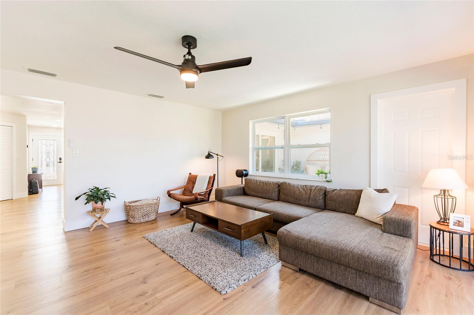 Listing photo id 17 for 14261 113th Avenue