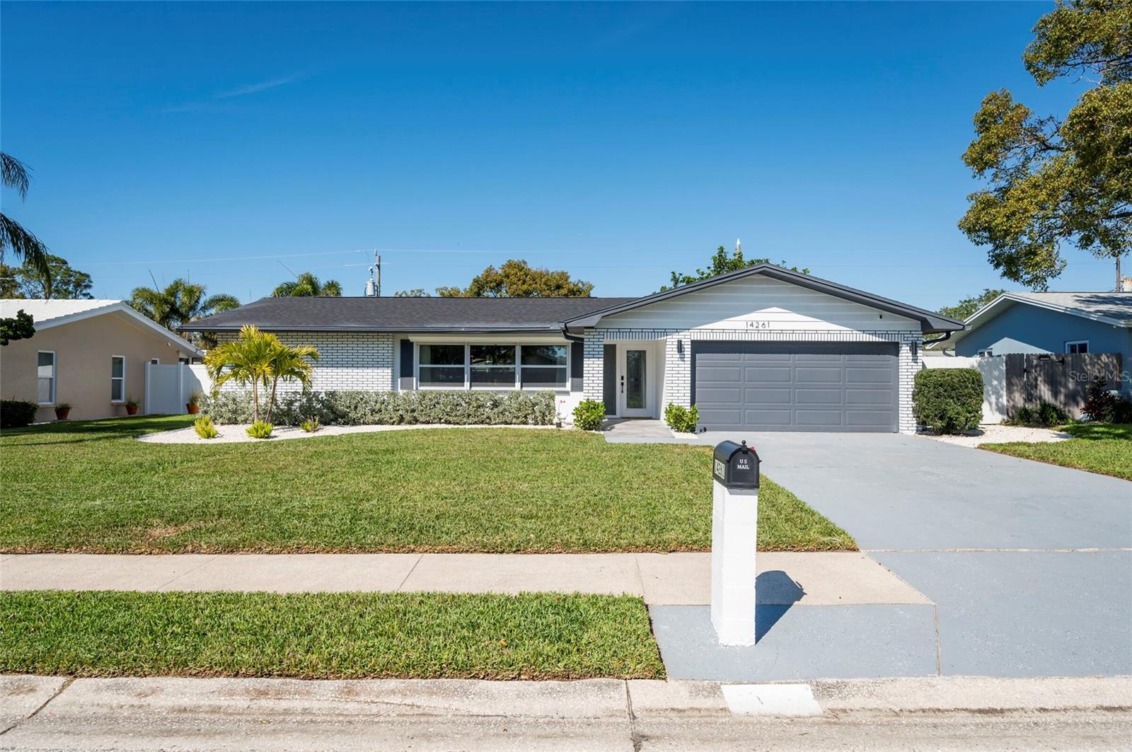 Listing photo id 0 for 14261 113th Avenue