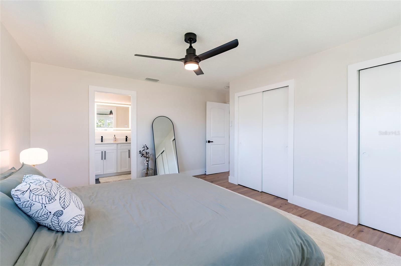 Listing photo id 21 for 14261 113th Avenue