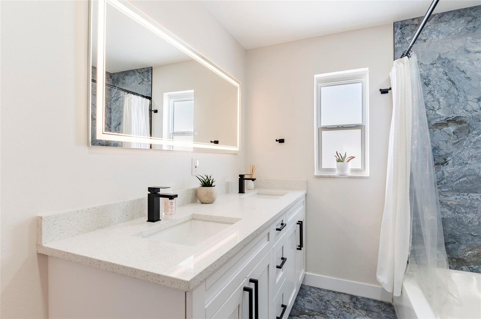 Listing photo id 27 for 14261 113th Avenue