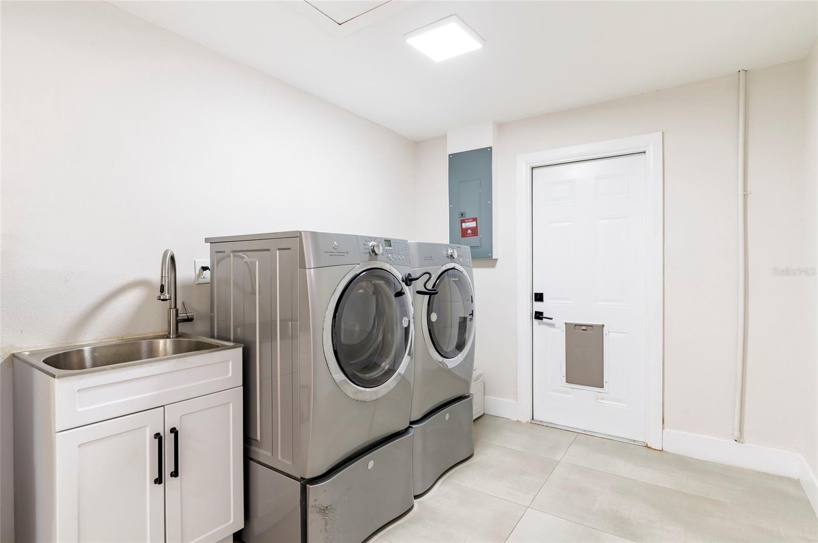 Listing photo id 28 for 14261 113th Avenue