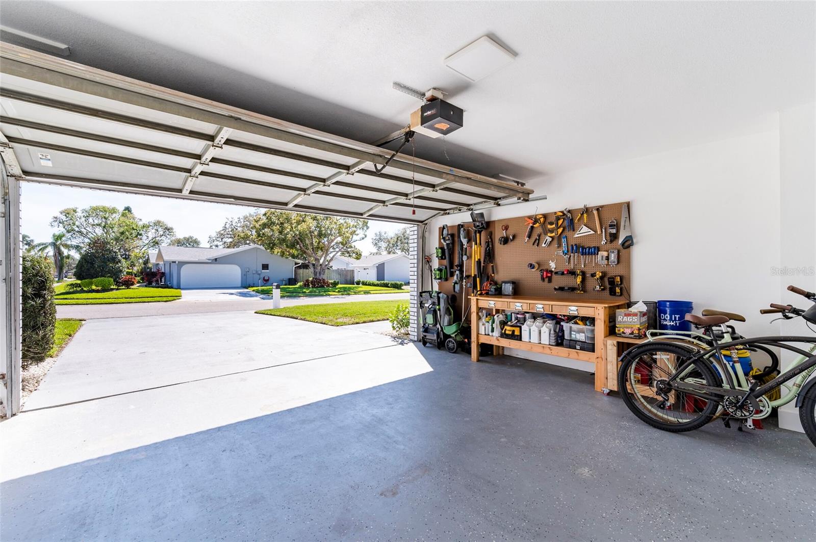 Listing photo id 29 for 14261 113th Avenue