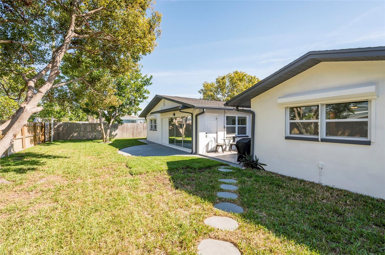 Listing photo id 34 for 14261 113th Avenue