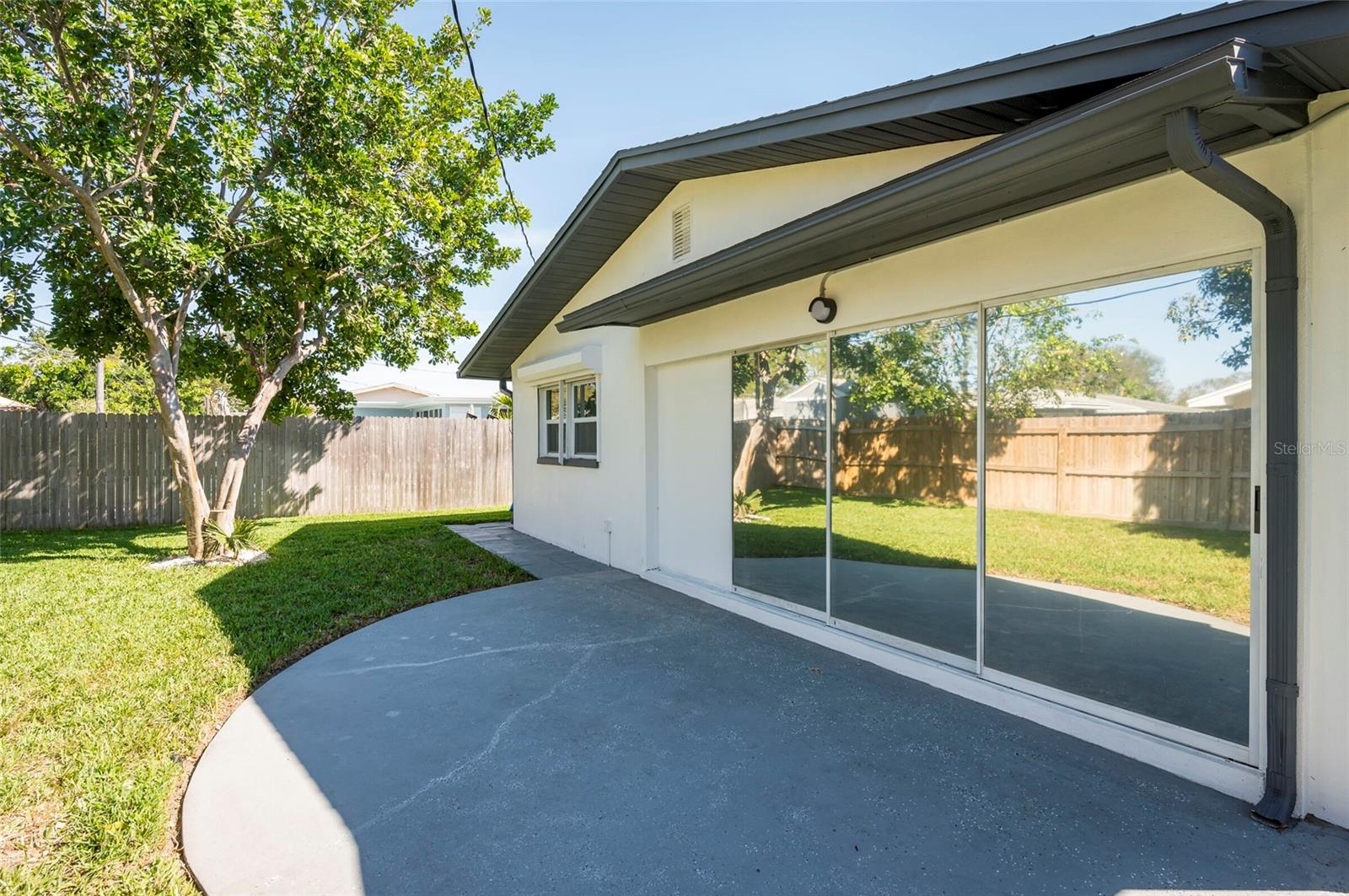 Listing photo id 35 for 14261 113th Avenue