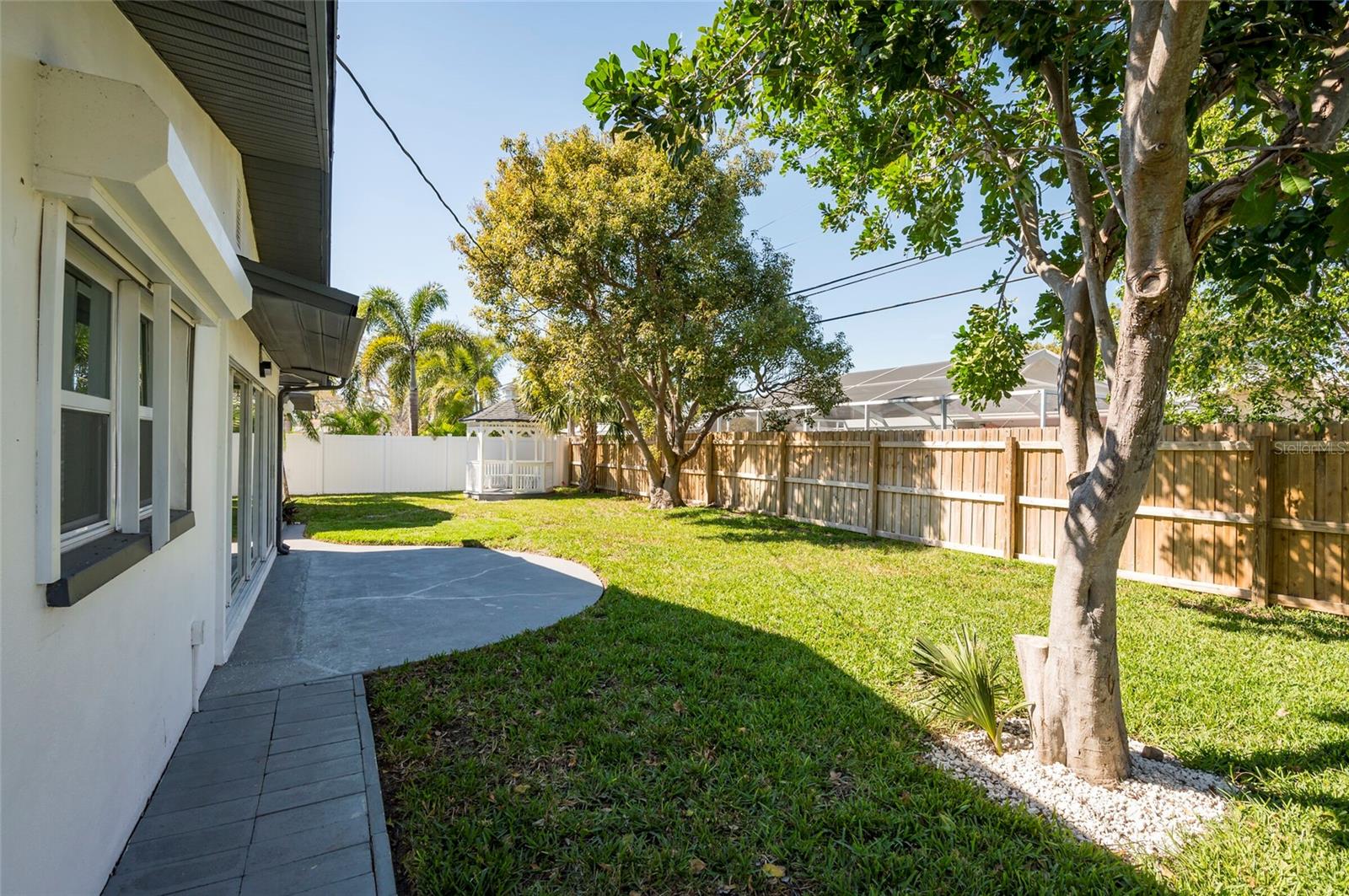 Listing photo id 36 for 14261 113th Avenue