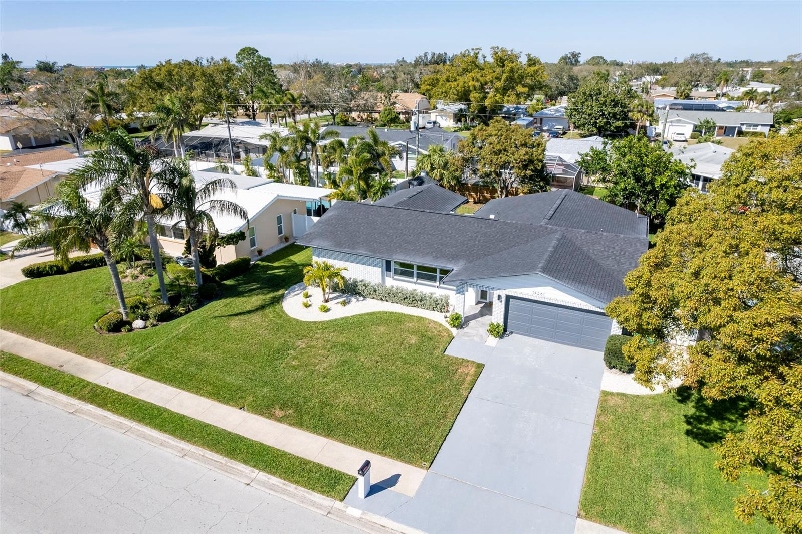 Listing photo id 39 for 14261 113th Avenue