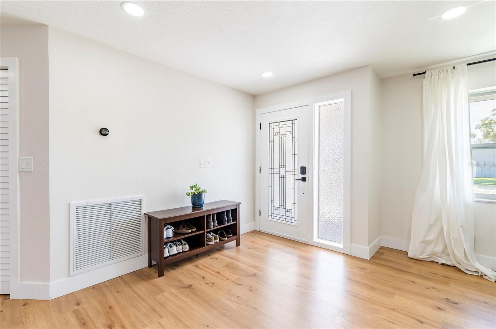 Listing photo id 3 for 14261 113th Avenue