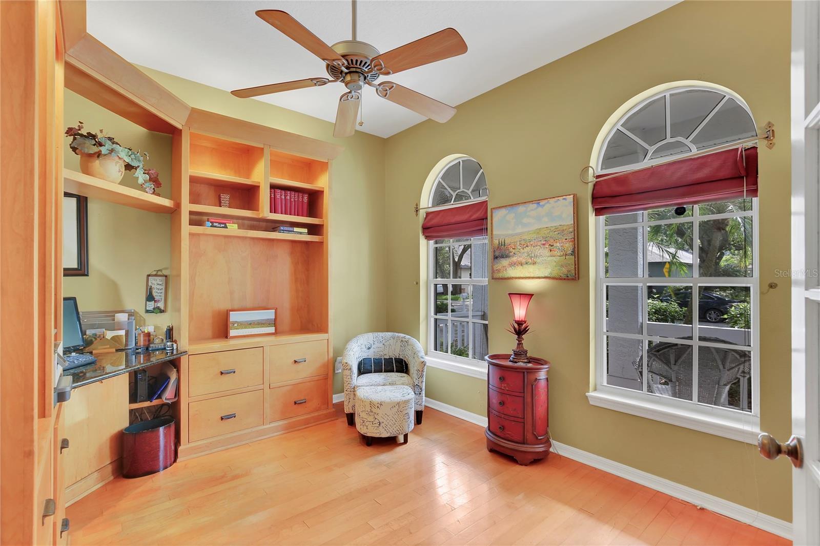 Listing photo id 8 for 2015 Long Branch Lane